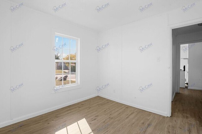 4912 Donnelly Avenue, Fort Worth, TX 76107 photo 2