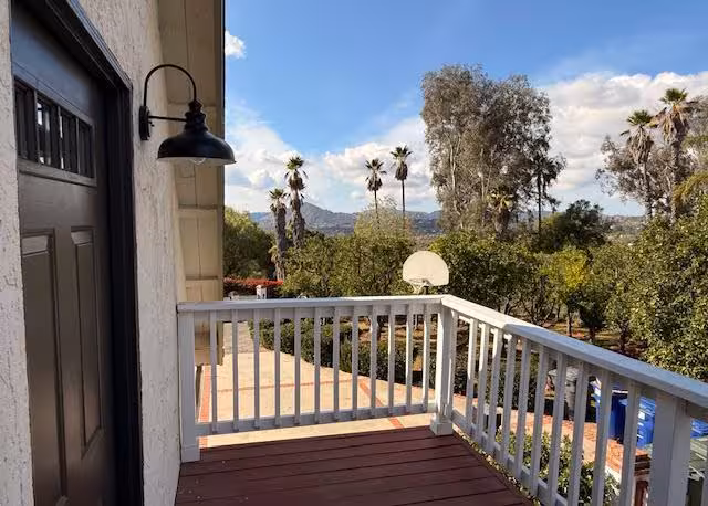906 Gretna Green Way Escondido, CA 92025 photo 3