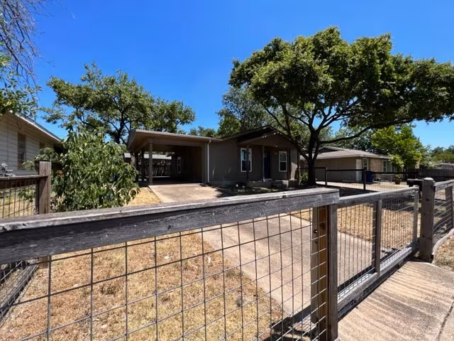 7909 Lazy Ln Austin, TX 78757 photo 2