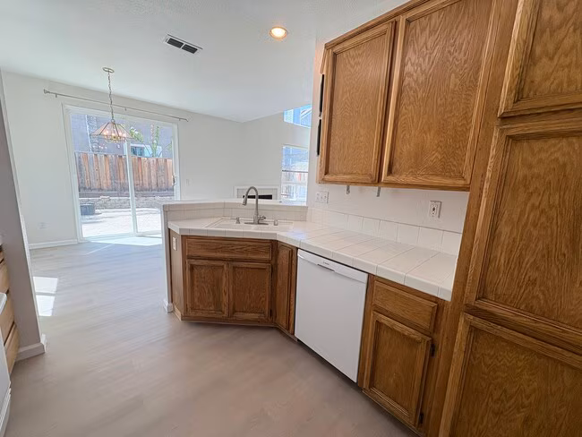Cute 3 Bedroom 2.5 Bath Home in Brentwood photo 5