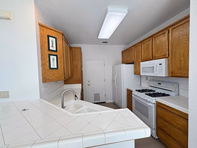 Cute 3 Bedroom 2.5 Bath Home in Brentwood photo 4