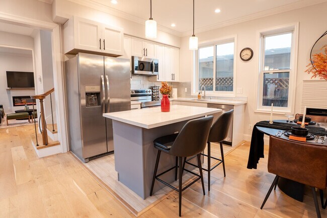 661 Hampshire Ave Redwood City, CA 94063 photo 4
