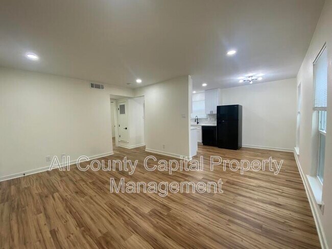 3438 Willowrun Dr Austin, TX 78704 photo 2