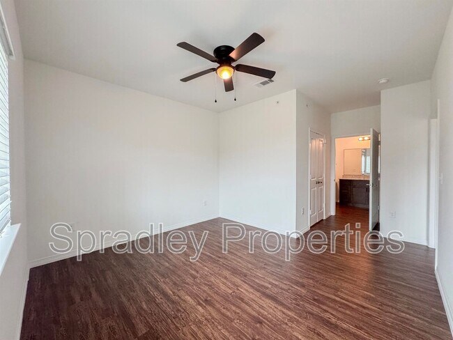 1124 W Ave O Belton, TX 76513 photo 2