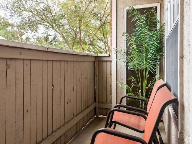 7610 Cameron Rd Austin, TX 78752 photo 3