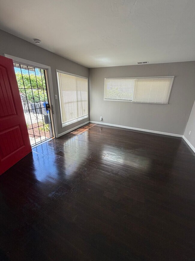 942 57th St Oakland, CA 94608 photo 4