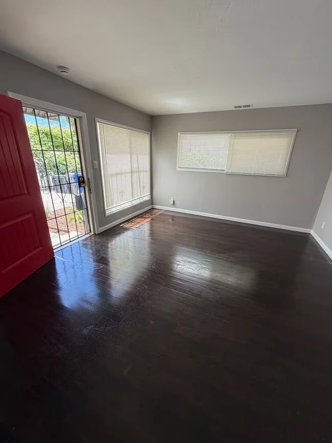 942 57th St Oakland, CA 94608 photo 4