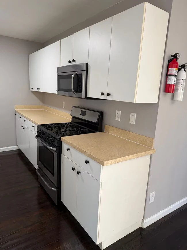 942 57th St Oakland, CA 94608 photo 3