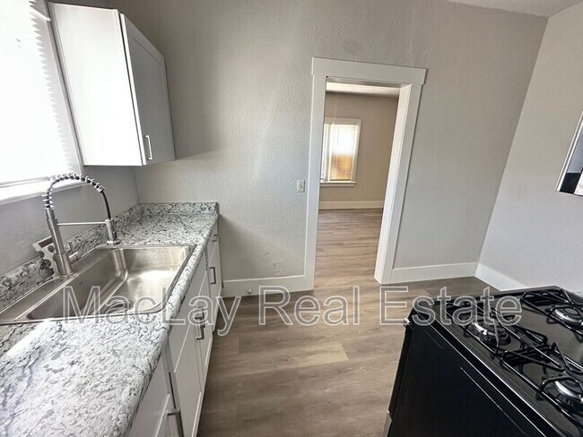 2032 W Adams St Phoenix, AZ 85009 photo 2