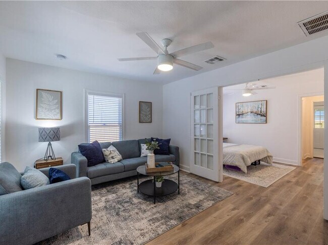 906 Capitol Ct Austin, TX 78756 photo 5