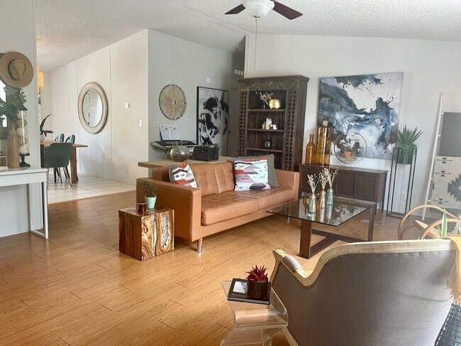 204 Lakeshore Dr Dripping Springs, TX 78620 photo 3