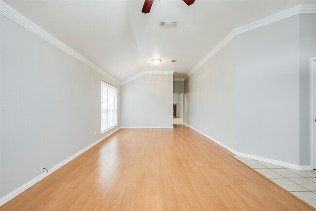 5900 Rising Meadow Dr Arlington, TX 76018 photo 3