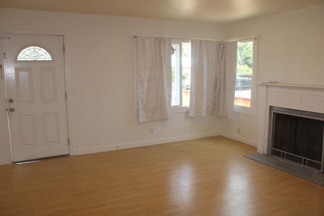 17 Lorraine Ave Pittsburg, CA 94565 photo 4