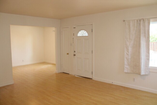 17 Lorraine Ave Pittsburg, CA 94565 photo 5
