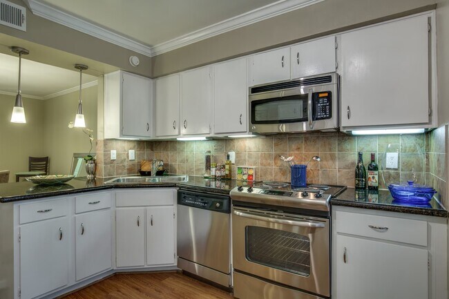 700 Kuhlman Road, Houston, TX 77024 photo 2