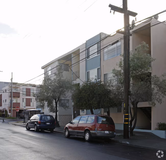 1260 Edgeworth Avenue, Daly City, CA 94015 photo 2