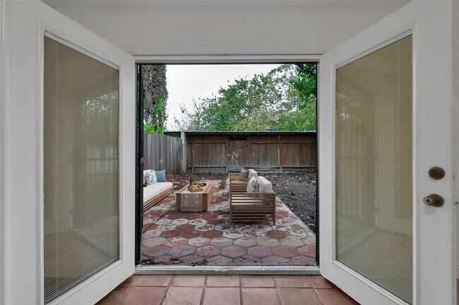 10203 Beekman Place Drive, Houston, TX 77043 photo 2
