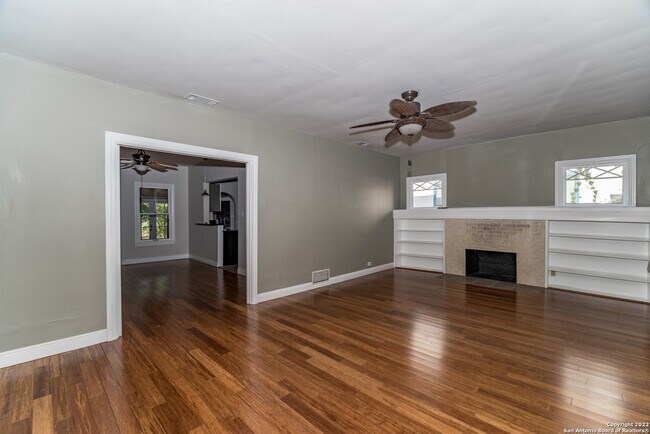 1542 W Magnolia Ave San Antonio, TX 78201 photo 4