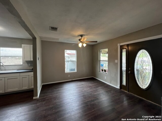 111 Los Arboles San Antonio, TX 78214 photo 3