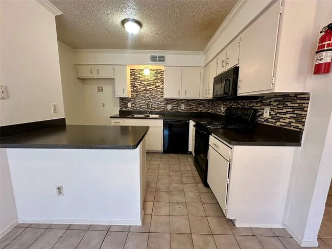 11506 Meadow Pines Court, Stafford, TX 77477 photo 5