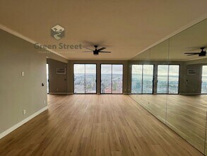 2410 Albatross Street, San Diego, CA 92101 photo 2