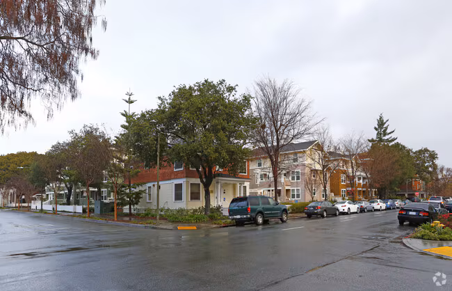 Webster Court photo 3