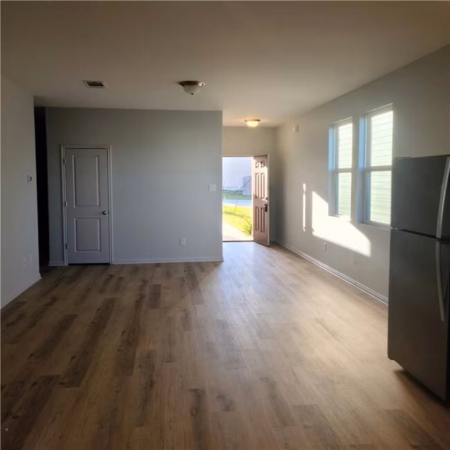 308 Flower Smith Ln Jarrell, TX 76537 photo 5