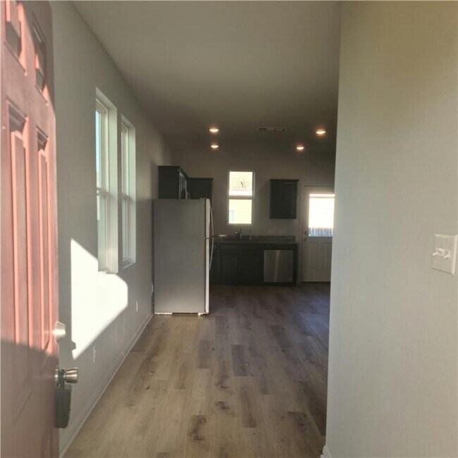 308 Flower Smith Ln Jarrell, TX 76537 photo 2
