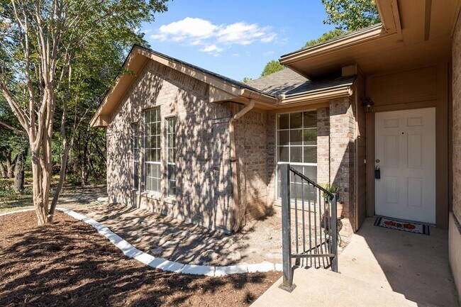 7704 Plateau Cove Lago Vista, TX 78645 photo 3