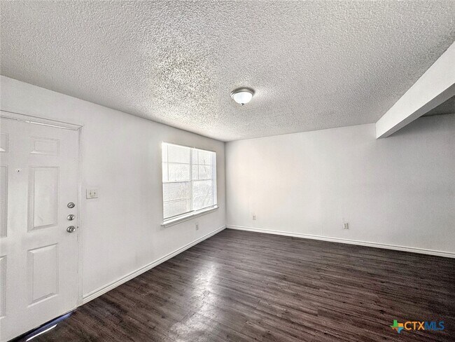 742 Martindale Rd San Marcos, TX 78666 photo 5