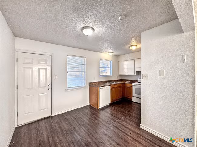742 Martindale Rd San Marcos, TX 78666 photo 3