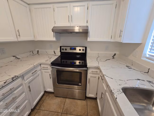 715 N ARROWHEAD Drive photo 5