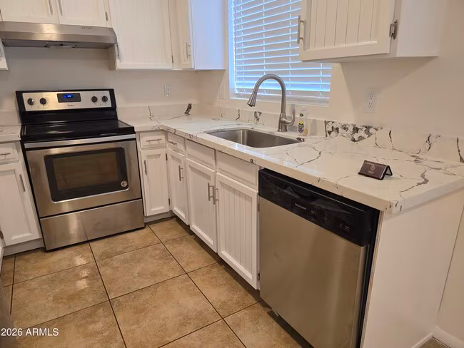 715 N ARROWHEAD Drive photo 4