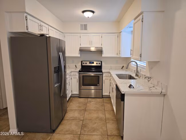 715 N ARROWHEAD Drive photo 2
