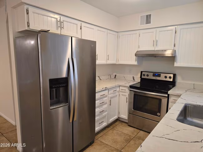 715 N ARROWHEAD Drive photo 3