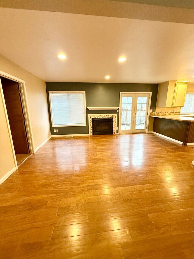 Desirable Neighborhood Home photo 3