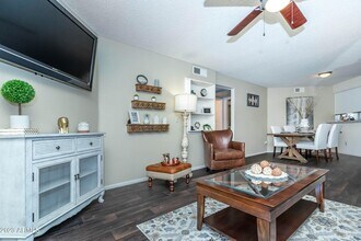 6445 S Maple Ave Tempe, AZ 85283 photo 4