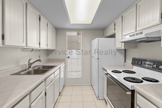 222 E Betty Elyse Ln photo 4