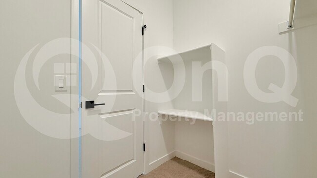 2746 W Red Fox Rd Phoenix, AZ 85085 photo 3