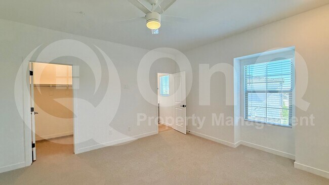 2746 W Red Fox Rd Phoenix, AZ 85085 photo 2