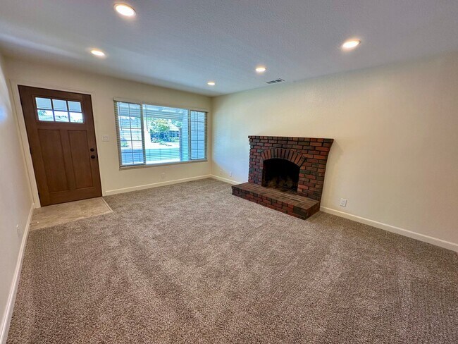 Charming Single Family Home in Livermore's Sunset West photo 2