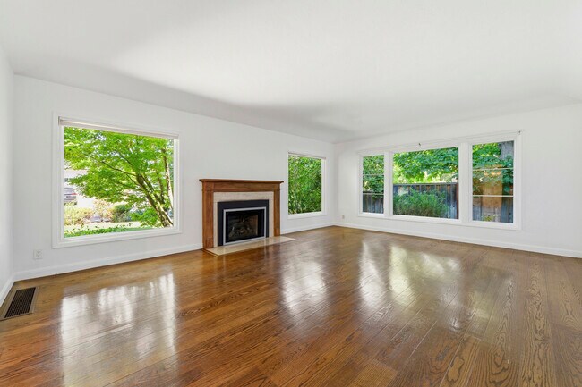 1825 White Oak Dr Menlo Park, CA 94025 photo 3
