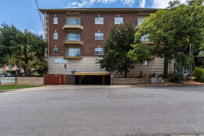 2401 Leon St Austin, TX 78705 photo 2
