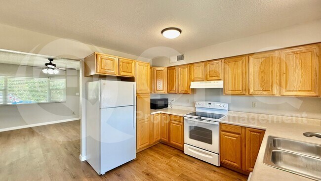 1040 W Yale Dr Tempe, AZ 85283 photo 3