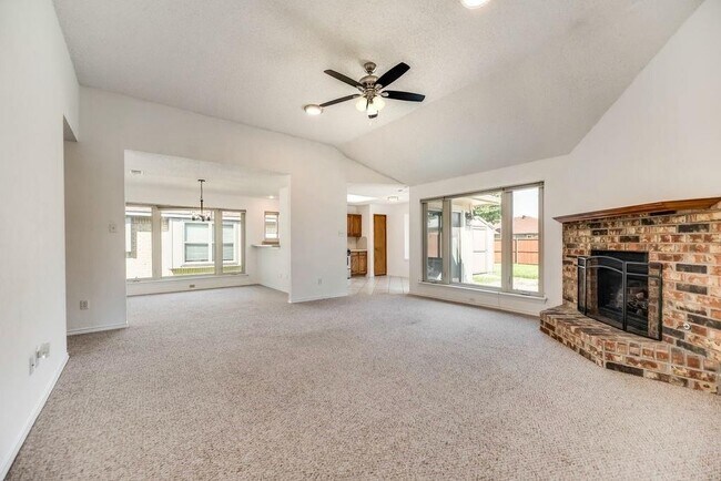 2031 Lansdown Drive, Carrollton, TX 75010 photo 2