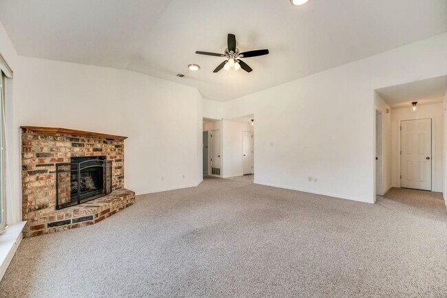 2031 Lansdown Drive, Carrollton, TX 75010 photo 4