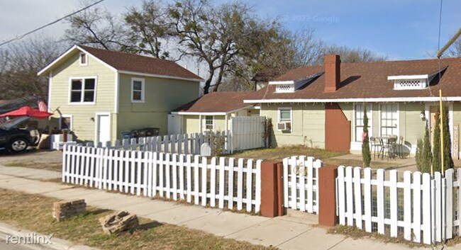 1907 Belmont Avenue, Fort Worth, TX 76164 photo 2