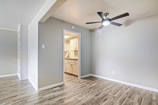 1212 Hampshire Ln Richardson, TX 75080 photo 4