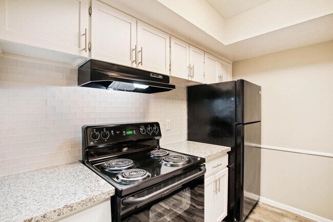 1212 Hampshire Ln Richardson, TX 75080 photo 2