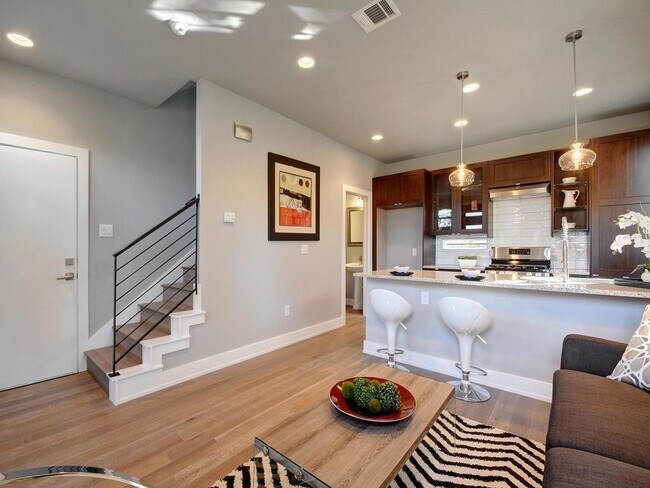 5308 Downs Dr Austin, TX 78721 photo 4